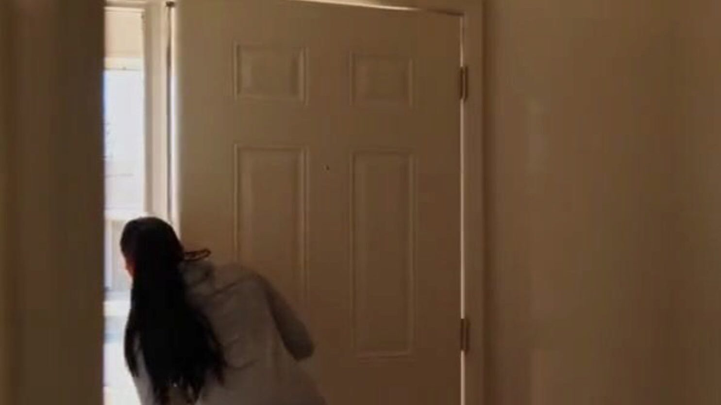 Curvy Latin Chick wifey bonks the cable lad whilst her husband is out of the country.