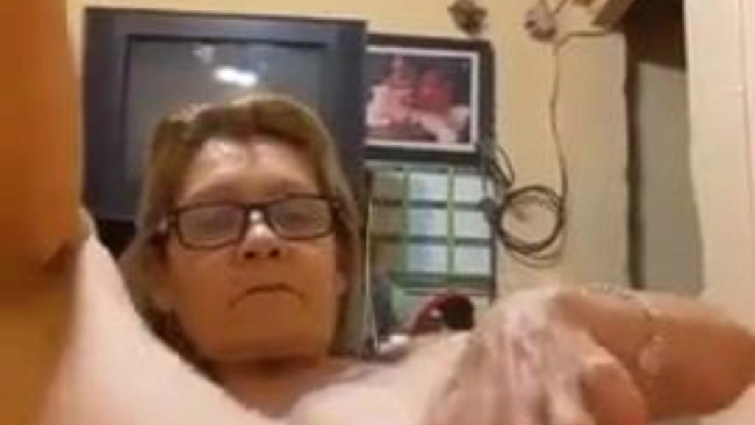 Argenta madura masturbandose