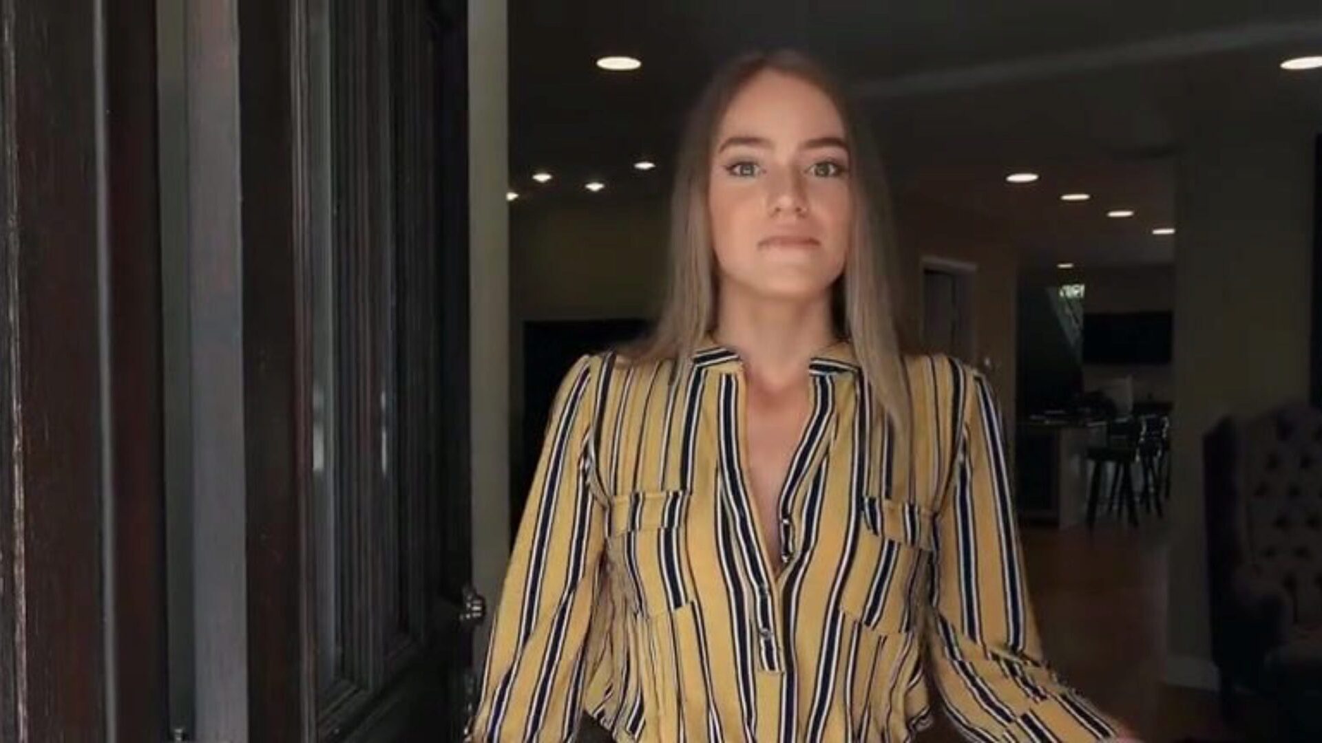 Psych Prof shovels Realtor's Buttons Supa Hawt Playgirl Kenzie Madison was gargled away when that sweetheart discovered out that her next prospective buyer is her former psychology teacher Who clearly has the monies to buy a damn house from his payment